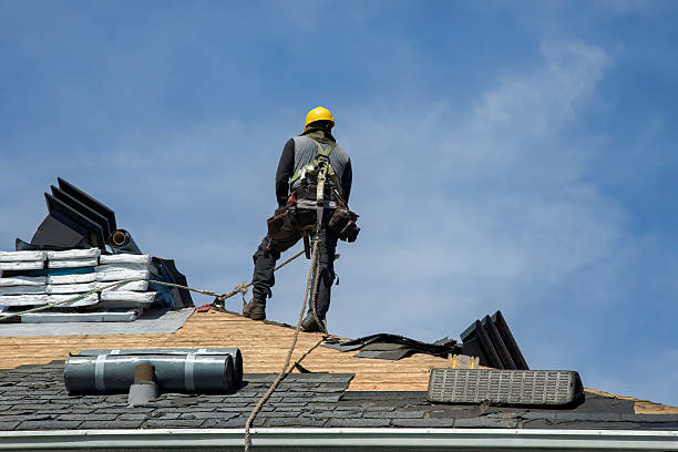 Professional Roofing technician working in Metamora, IN